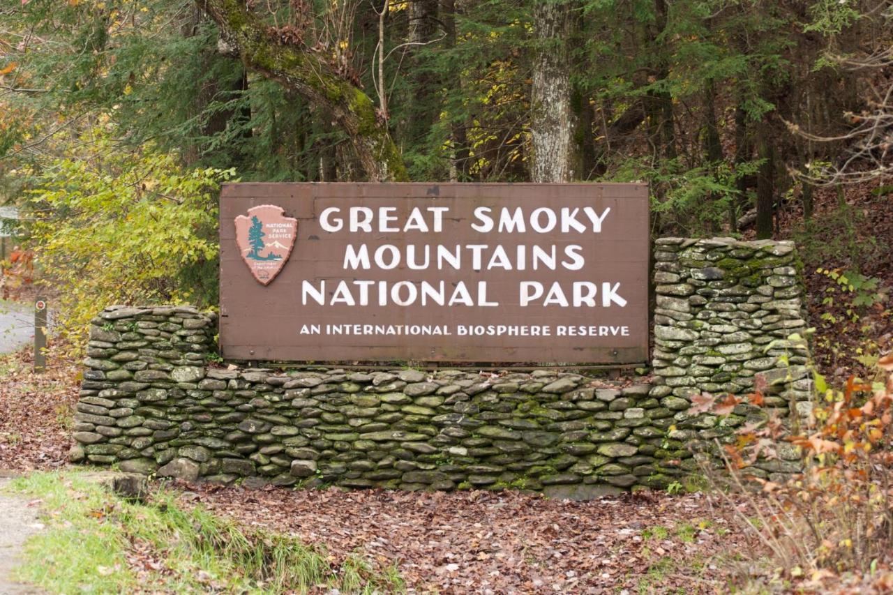 A Stones Throw, You Get 1089 Free Attraction Tickets Per Paid Day, Dollywood And Much More! Pigeon Forge Buitenkant foto