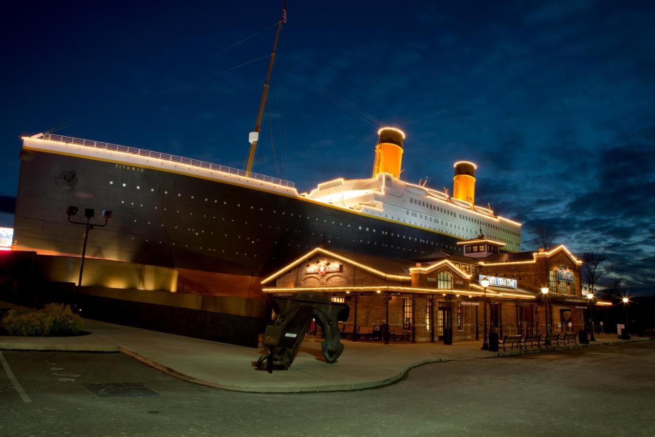 A Stones Throw, You Get 1089 Free Attraction Tickets Per Paid Day, Dollywood And Much More! Pigeon Forge Buitenkant foto