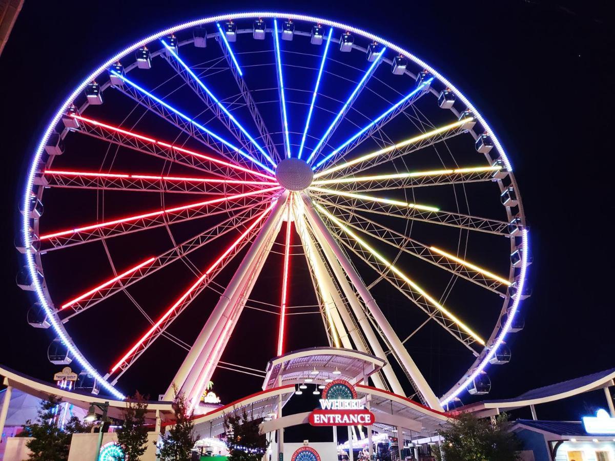 A Stones Throw, You Get 1089 Free Attraction Tickets Per Paid Day, Dollywood And Much More! Pigeon Forge Buitenkant foto